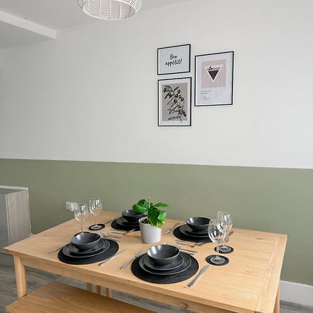 Warner Brothers House Watford  Extérieur photo